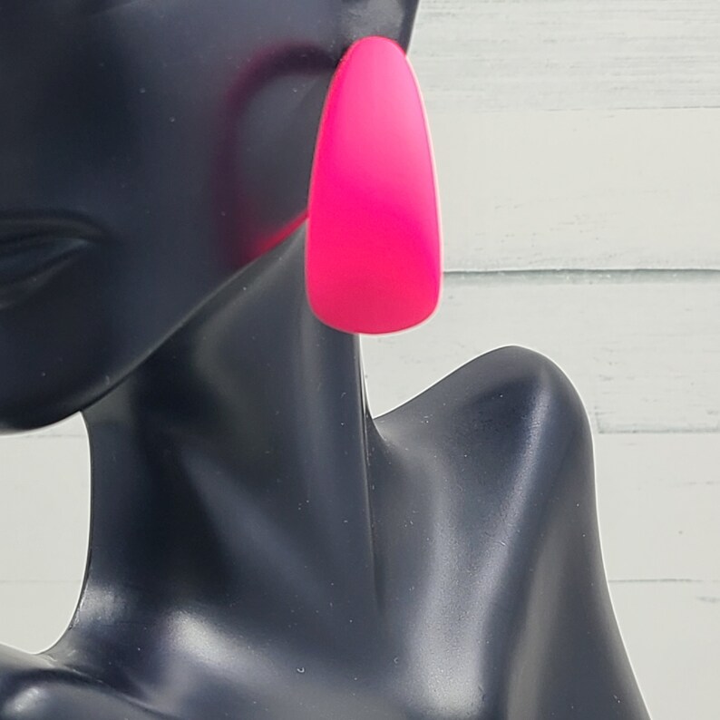 retro 8 pink and black