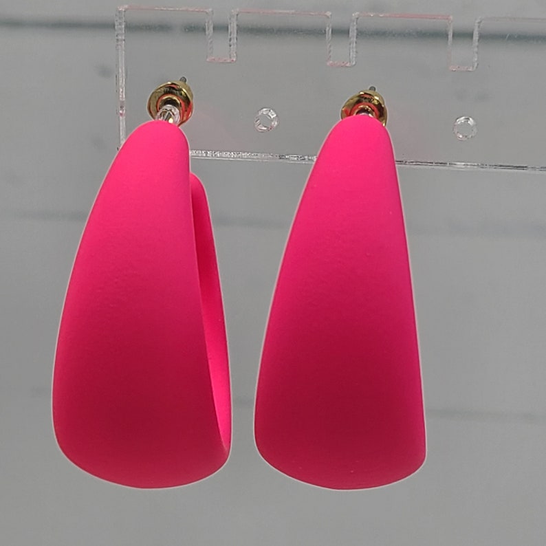 retro 8 pink and black