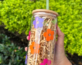 Copo de vidro personalizado com flores foscas: Libbey Cup de 16 oz com tampa de bambu