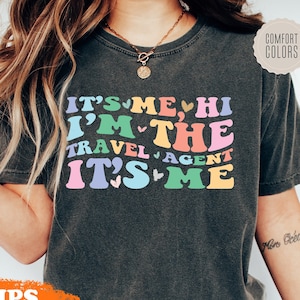 Travel Agent Comfort Colors T-Shirt: &quot;It&#39;s Me Hi&quot; Travel Tee