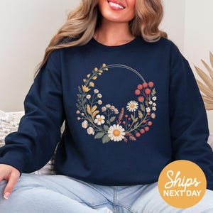 Floral Crewneck Sweatshirt: Eco-Friendly Wildflower Print