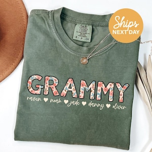 Custom Floral Grammy T-Shirt: Personalized Grandmother Tee