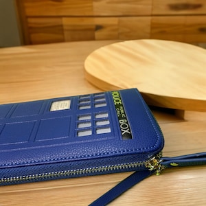 Cartera de pulsera premium de Doctor Who con motivo de seda Tardis Van Gogh 4.0 + protección de seguridad RFID
