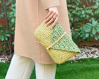 Envelope shoulder bag made of Raffia with leatherette closure. Raffia summer bag. Raffia handbag.