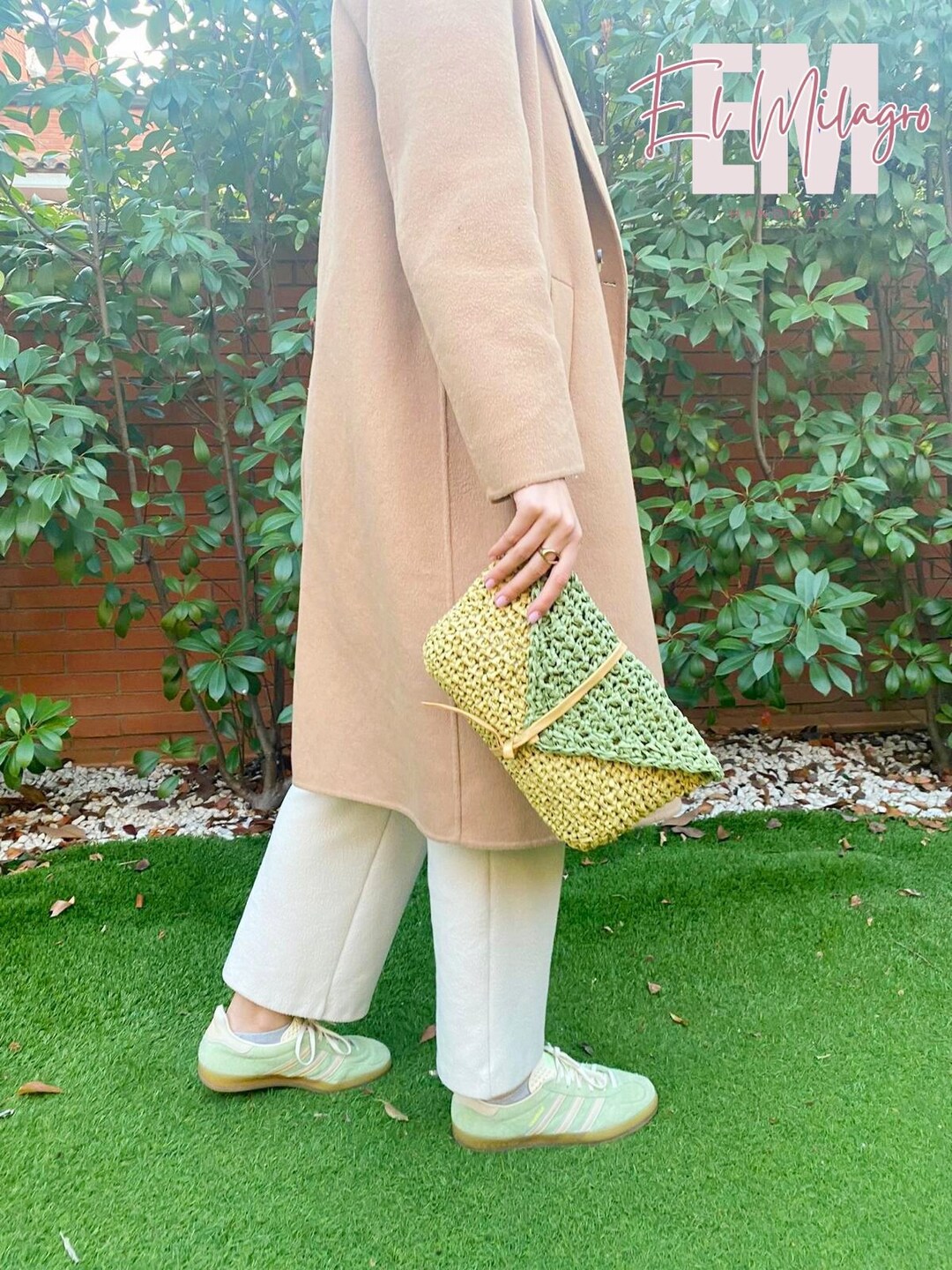Envelope Shoulder Bag Made of Raffia With Leatherette Closure. Raffia ...