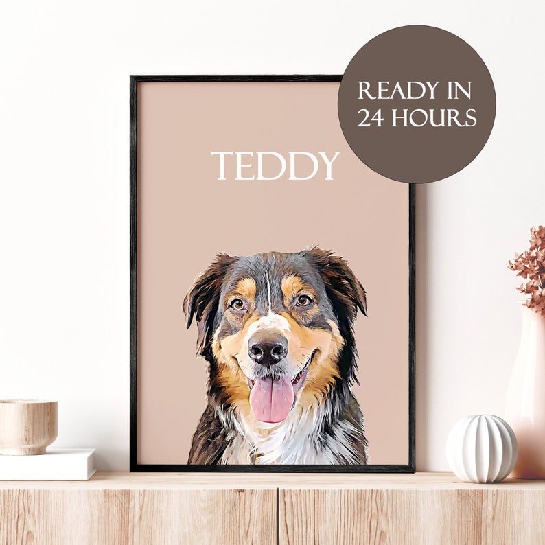 Op de afbeelding: Een digitale illustratie van een hond genaamd Teddy. De hond is een bruine, zwarte en witte Australian Shepherd met een roze achtergrond. De tekst "TEDDY" is in wit bovenaan de afbeelding gedrukt.
