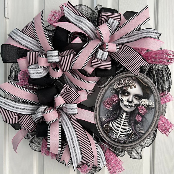 Steampunk Queen wreath, Gothic decor, Halloween wreath for door or wall, skull wreath