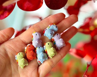 Micro dinossauros coloridos feitos à mão, dinossauro de crochê amigurumi, pequenos presentes, dinossauro em miniatura