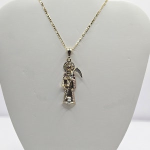 Santa Muerte Pendant w/ Figaro Chain Pendiente Dije de Santa Muerte con Cadena Figaro