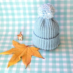Handgestrickte Baby Mütze aus Merino Wolle: Neugeborene & 0-3 Monate
