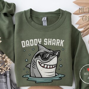 Daddy Shark Sweatshirt, Daddy Shark Sweater, Cute Dad Shark Sweatshirt - Father&#39;s Day Gift, Shark Lover Gift, Funny Father&#39;s Day Gift