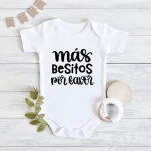 Strampelanzug | Body | Hispanisches Erbe | Hispanischer Strampelanzug | Spanglish Strampelanzug | Hispanic Baby | Mas Besitos Por Favor | Spanisches Baby | Sorpresa