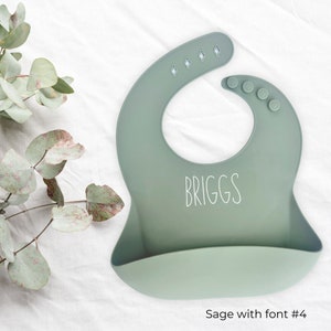 Babero con nombre grabado con tinta blanca, babero personalizado para bebé, babero para niño pequeño, babero personalizado, babero de silicona, babero verde