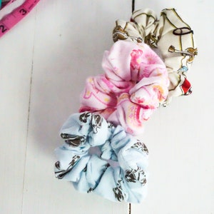 EASY Scrunchie Sewing Pattern & Sewing Tutorial | Scrunchies Pattern ...