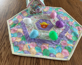 Eggcellent Table Topper/runner