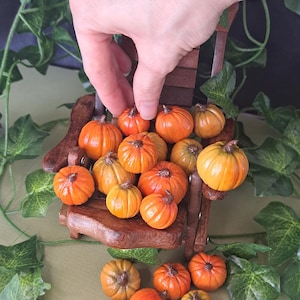 Calabazas en miniatura de arcilla polimérica hechas a mano: decoración otoñal para casa de muñecas, juego de 3 o individual