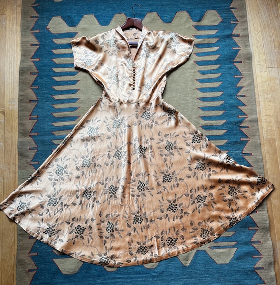 Rose Gold Satin Vintage Party Dress With Berries and Ivy Design Size Small  - Etsy