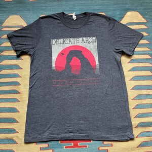 Delicate Arch: Moab Utah Graphic Tee Size Large
