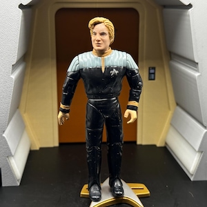 Teniente Daniels de Primer Contacto/Insurrección [Star Trek: La Nueva Generación - Primera Ola]