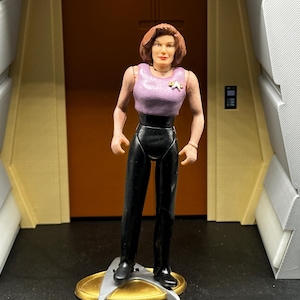 Captain Katherine Janeway from &quot;Year of Hell&quot;  with pocket watch [Star Trek Voyager - Wave 1]
