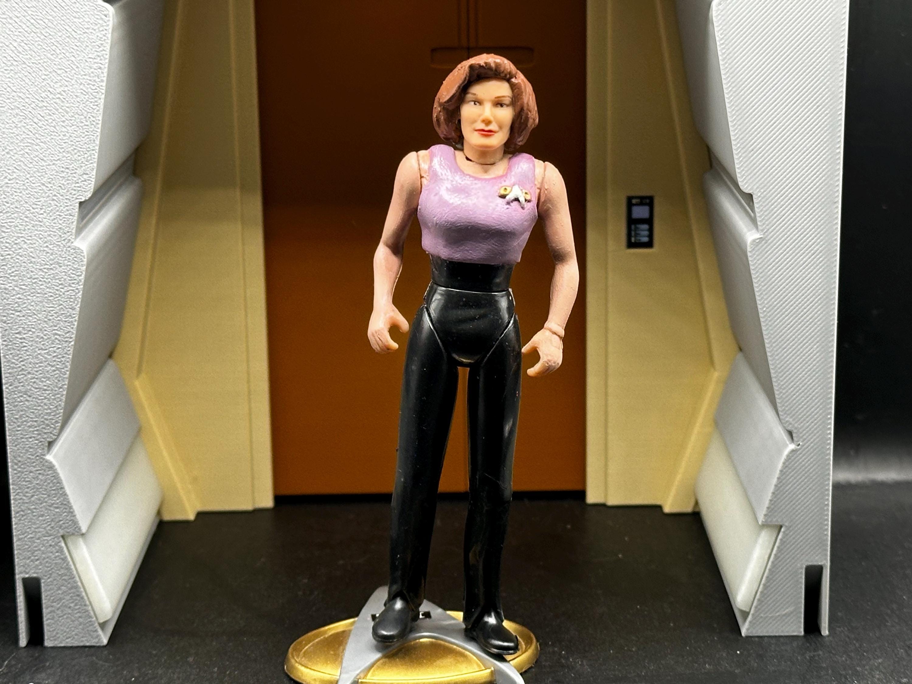 Captain Katherine Janeway from "Year of Hell"  with pocket watch [Star Trek Voyager - Wave 1]