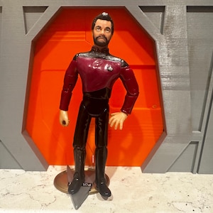 Commander William T. Riker (taller, no battle damage) (version 2)