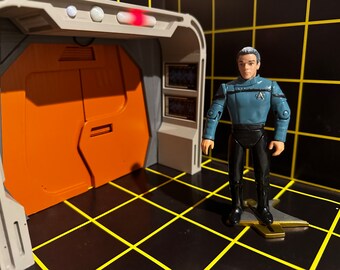 Il dottor Julian Bashir da "The Visitor" [Star Trek DS9 stagioni 3-5]