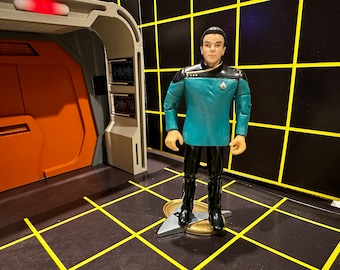 Il dottor Julian Bashir in uniforme da cerimonia [Star Trek DS9 stagioni 3-5]