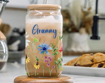 WILDFLOWER Meadow Grammy SIPPER GLASS For Mother’s Day Gifts – 16oz Sipper Glass For Refreshing Cocktails, Juices, Or Any Beverage