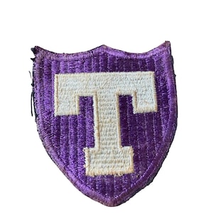 Vintage Tarleton State Corps of Cadets lila sköldlapp vit T-shirt broderad