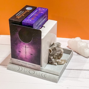 Support de jeu de cartes imprimé en 3D finition marbre avec fente d'affichage