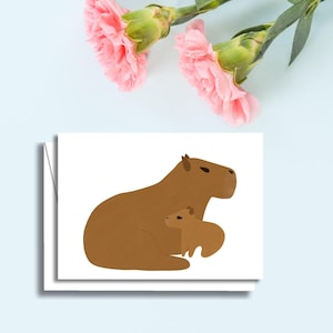 Simpatica cartolina per la famiglia di Capibara per celebrare qualsiasi rapporto di cura/genitorialità, scarica e stampa oggi stesso, varianti per 1, 2 o 3 bambini