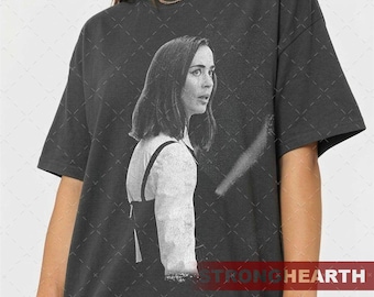 エミリー・ブラント『プラダを着た悪魔2』Tシャツ｜2026年公開のコメディ映画FD