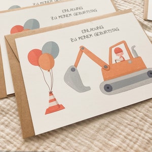 May include: A brown card with a white background and a cartoon illustration of a construction worker driving a yellow excavator. The card has the text "Einladung zu meinem Geburtstag" which translates to "Invitation to my birthday". There are also three balloons and a traffic cone on the card.
