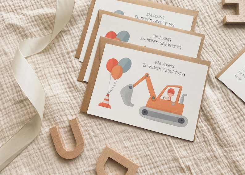 May include: Three brown envelopes with white paper inserts. The front of the paper insert has a cartoon illustration of a construction worker driving an orange excavator. There are three balloons in the background, one red and two blue. The text on the front of the envelope reads "Einladung zu meinem Geburtstag".