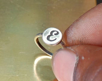 Sterlingzilveren initiaalring • Gepersonaliseerde briefsieraden