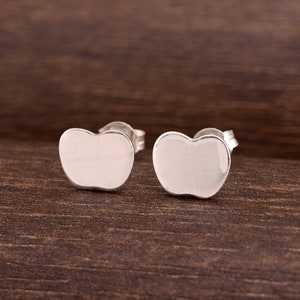 Pendientes de botón de plata de ley, pendientes de manzana, pendientes delicados, joyería minimalista, pendientes pequeños, pendientes para mujer, regalos para ella