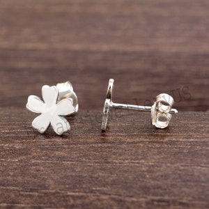 Sterling Silver Studs Earrings, Daisy Flower Earrings, Small Earrings, Silver Flower Studs, Cartilage Studs, Gifts for Mum, Gift for Her