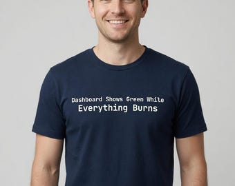 T-shirt met de tekst "Dashboard Shows Green While Everything Burns" - DevOps-cadeau - Grote maten