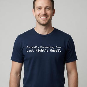 昨夜のオンコール勤務から回復中 Tシャツ システム管理者向けギフト - トールサイズ