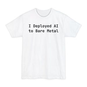 Maglietta "Ho implementato l'IA su hardware bare metal" - Maglietta per ingegnere DevOps, regalo divertente per programmatori - Taglie alte
