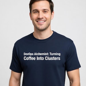 Camiseta "Alquimista DevOps: Convirtiendo el café en clústeres" - Regalo divertido para ingenieros DevOps - Tallas grandes