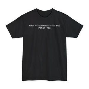 Schließe Sicherheitslücken, bevor sie dich ausnutzen – Lustiges DevOps-T-Shirt – Geschenk für Cybersicherheit Bild 2