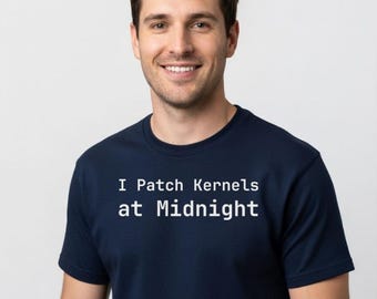 Maglietta "I Patch Kernels at Midnight" - Divertente maglietta regalo per amministratori di sistema Linux