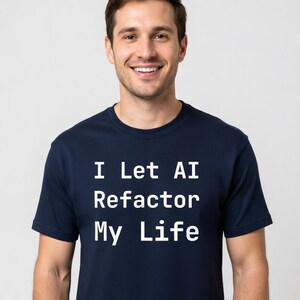 Puede incluir: Un juego de tres tazas de cerámica con un acabado mate moteado. Las tazas son de color crema, gris claro y gris oscuro. Cada taza tiene un diseño simple y minimalista y un asa redondeada.