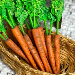 1:12 Scale Miniature Carrots, Realistic Dollhouse Vegetables, Mini Food Kitchen | Garden Miniatures | Set of 8
