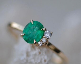 Anillo de oro de 14 quilates con esmeralda · Anillo de estilo vintage con gema marquesa · Elegante regalo para ella, nacida en mayo.