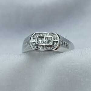 Men&#39;s Sterling Silver Cubic Zirconia Ring: Classic Wedding Band