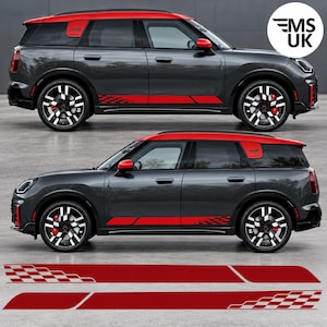 Peut inclure: Deux SUV gris foncé vus de profil, chacun doté d'un toit rouge, de coques de rétroviseurs rouges et d'autocollants de bas de caisse rouges à motif damier. Sous les véhicules, deux bandes adhésives rouges à motif damier sont présentées.