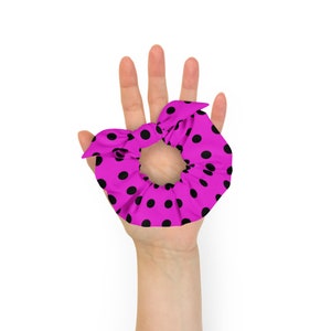 Scrunchie - Pink and black Polka dots